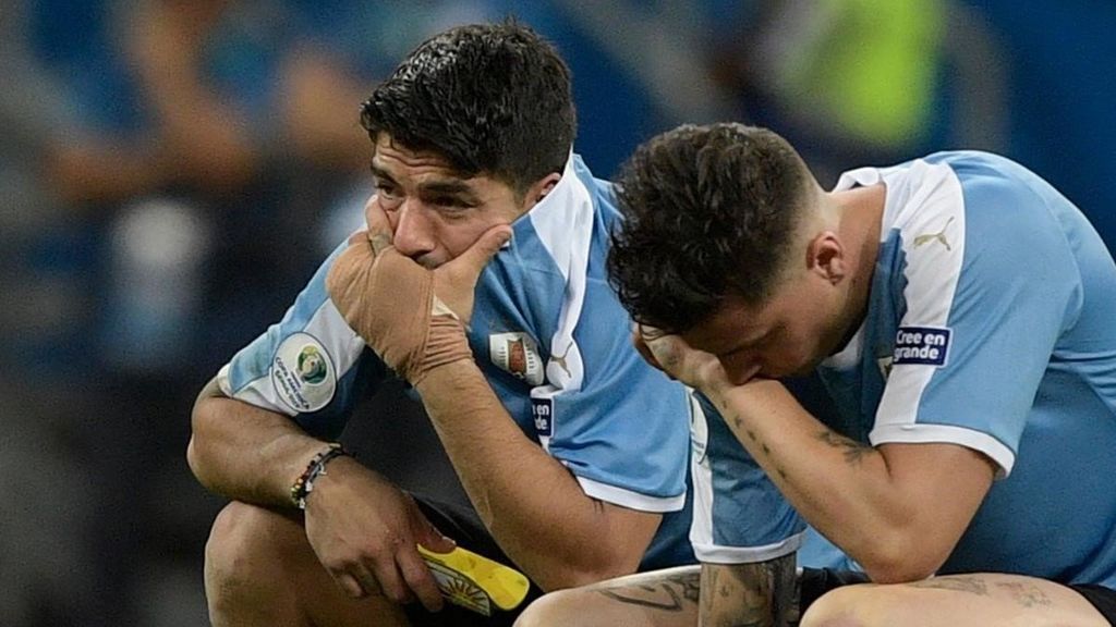 Luis Suárez rompió a llorar tras fallar el penalti que dejó fuera de la Copa América a Uruguay