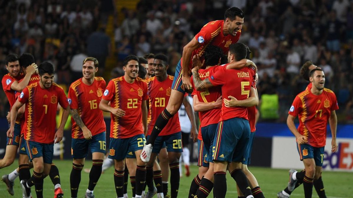 El mundo del fútbol se rinde a la Selección Española tras su victoria en el Europeo Sub21: Casillas, Piqué, Ramos