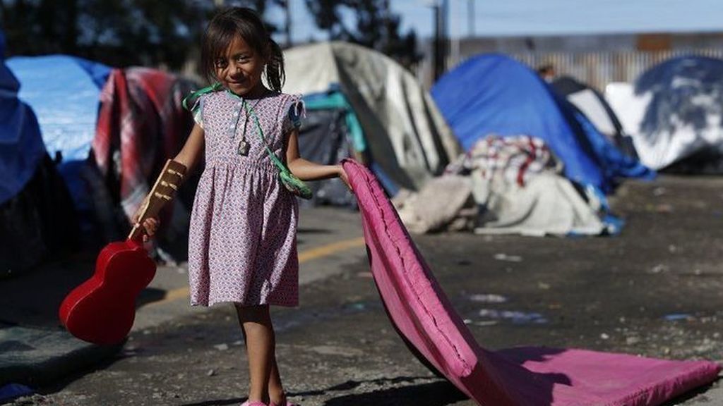 Niña en campo de acogida en la frontera de México