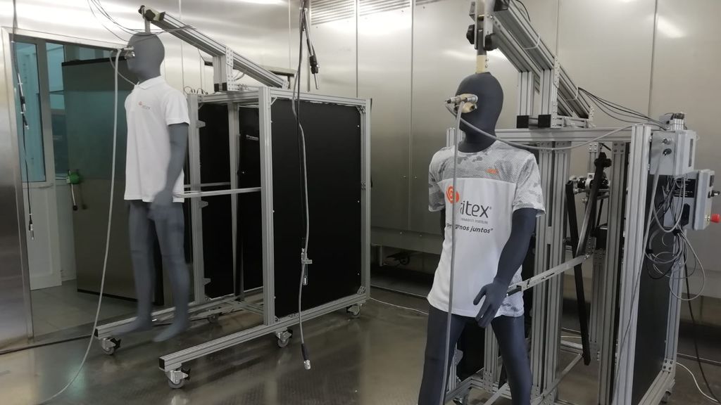 El experimento que demuestra que el lino y el algodón no son tejidos apropiados para el verano El experimento que demuestra que el lino y el algodón no son tejidos apropiados para el verano