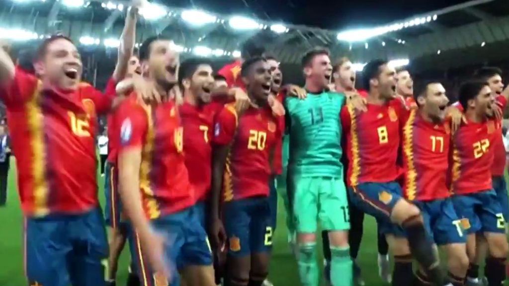 Explosión de júbilo y lágrimas de emoción en la celebración de la Sub 21 por el Europeo