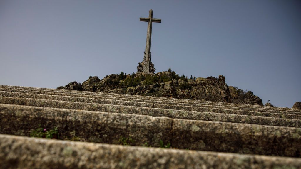 El nuncio del Vaticano carga contra Sánchez: "Han resucitado a Franco" El nuncio del Vaticano carga contra Sánchez: "Han resucitado a Franco"