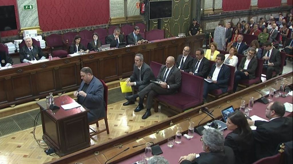 El Supremo pregunta a la justicia europea si debe dejar salir a Junqueras para que sea eurodiputado El Supremo pregunta a la justicia europea si debe dejar salir a Junqueras para que sea eurodiputado