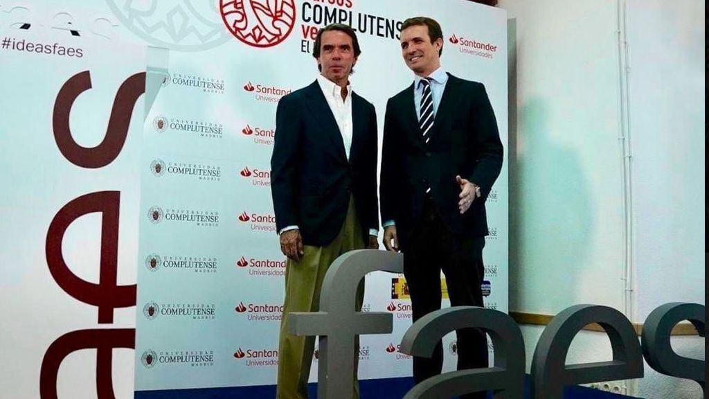 Aznar bendice a Casado como líder de la derecha Aznar bendice a Casado como líder de la derecha