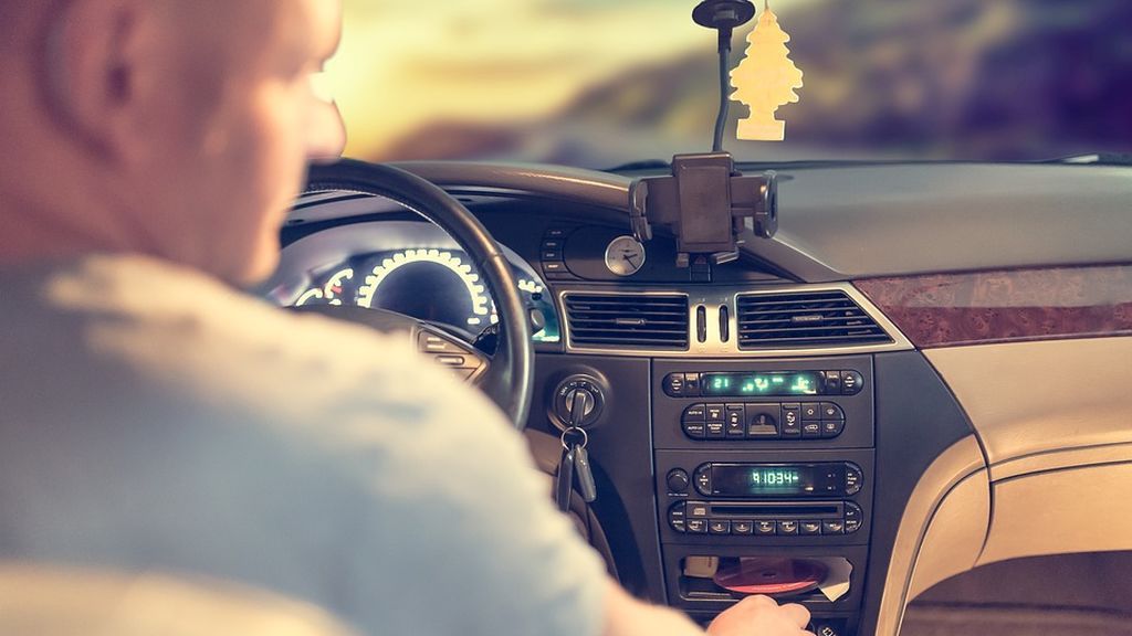 La Guardia Civil alerta del peligro de "visillear" un accidente y la posibilidad de provocar otros La Guardia Civil alerta del peligro de "visillear" un accidente y la posibilidad de provocar otros