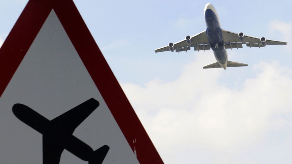 Encuentran en el jardín de una casa en Londres el cuerpo de un hombre que cayó de un avión Encuentran en el jardín de una casa en Londres el cuerpo de un hombre que cayó de un avión