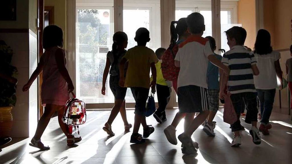 Becas: las ayudas al estudio que la AIReF y los padres critican por lentas, escasas y sin información Becas: las ayudas al estudio que la AIReF y los padres critican por lentas, escasas y sin información