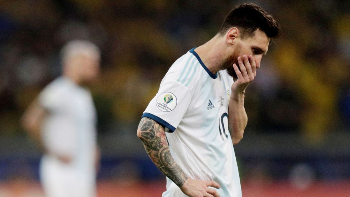 Messi cae ante Brasil y termina rajando de los árbitros