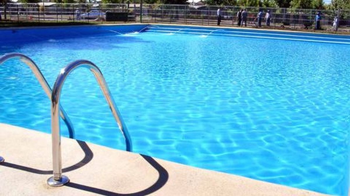 Muere un niño tras caer a una piscina en Toledo