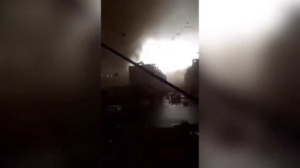 Un enrome y violento tornado que lo ha arrasado todo a su paso y deja seis muertos