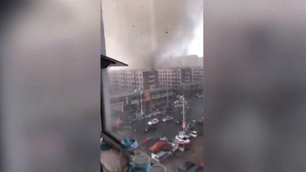 Seis muertos por un enorme tornado que ha provocado en pánico en China