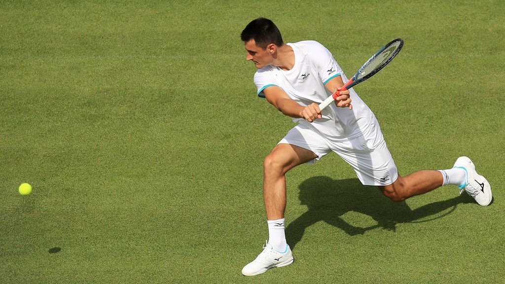 Wimbledon vuelve a multar a Tomic por no jugar con "estándares profesionales" Wimbledon vuelve a multar a Tomic por no jugar con "estándares profesionales"