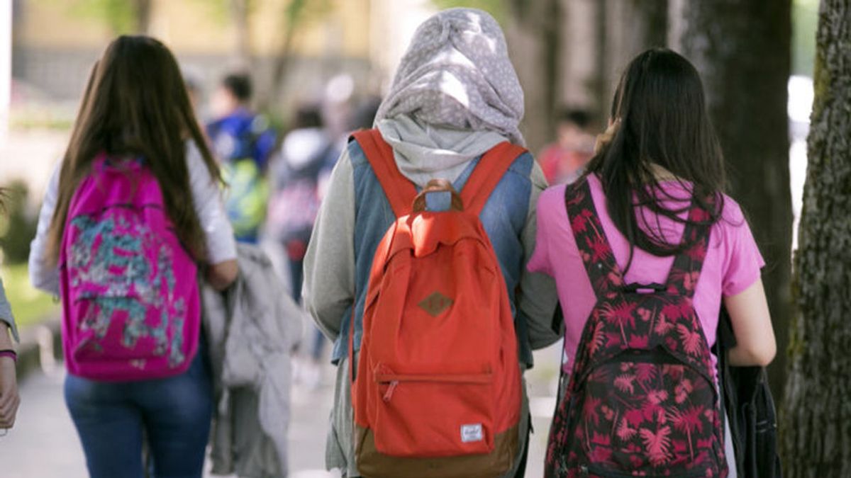 Los colegios de Madrid podrán prohibir el velo islámico en sus centros
