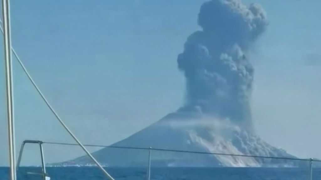 La impresionante explosión del volcán Stromboli que dejó un fallecido