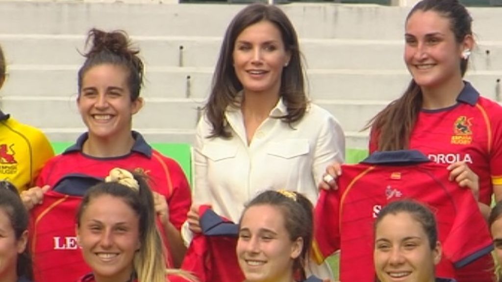 La Reina Letizia visita los entrenamientos de la Selección Femenina de Rugby 7 antes del preolímpico de Rusia
