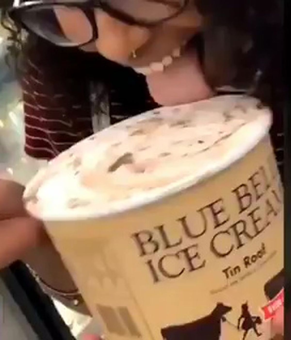 Lamer una tarrina de helado de una tienda puede costarle hasta 20 años de cárcel a una mujer de Texas