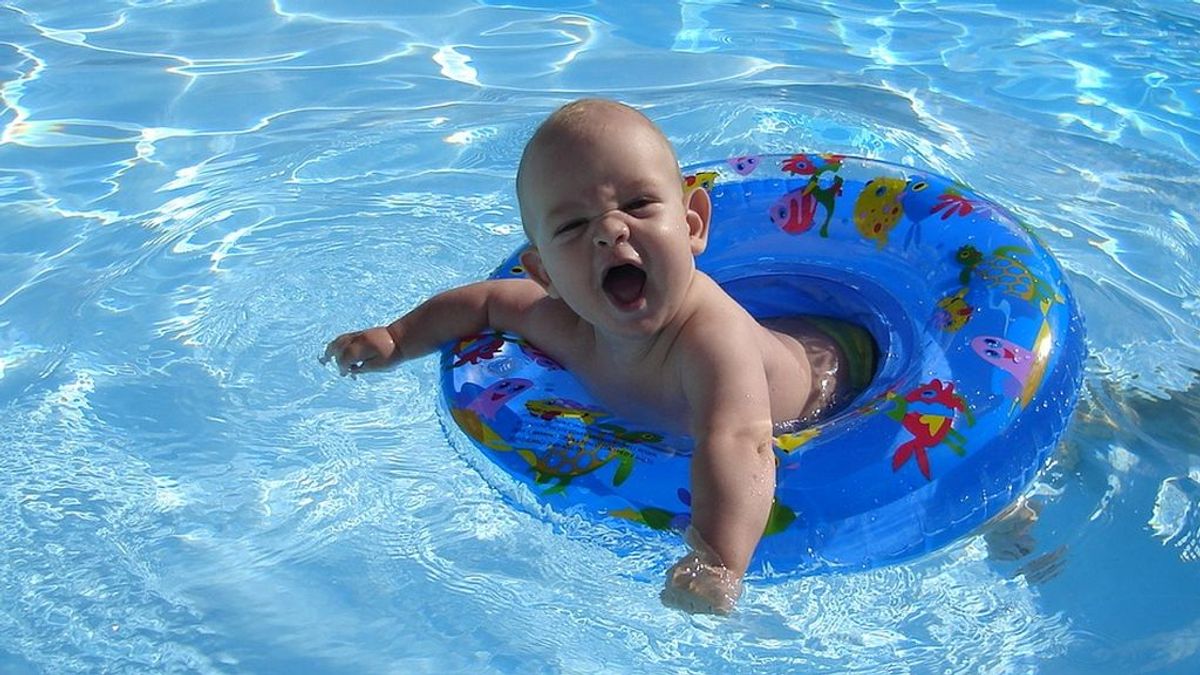 Cómo evitar sustos con los pequeños en las piscinas este verano