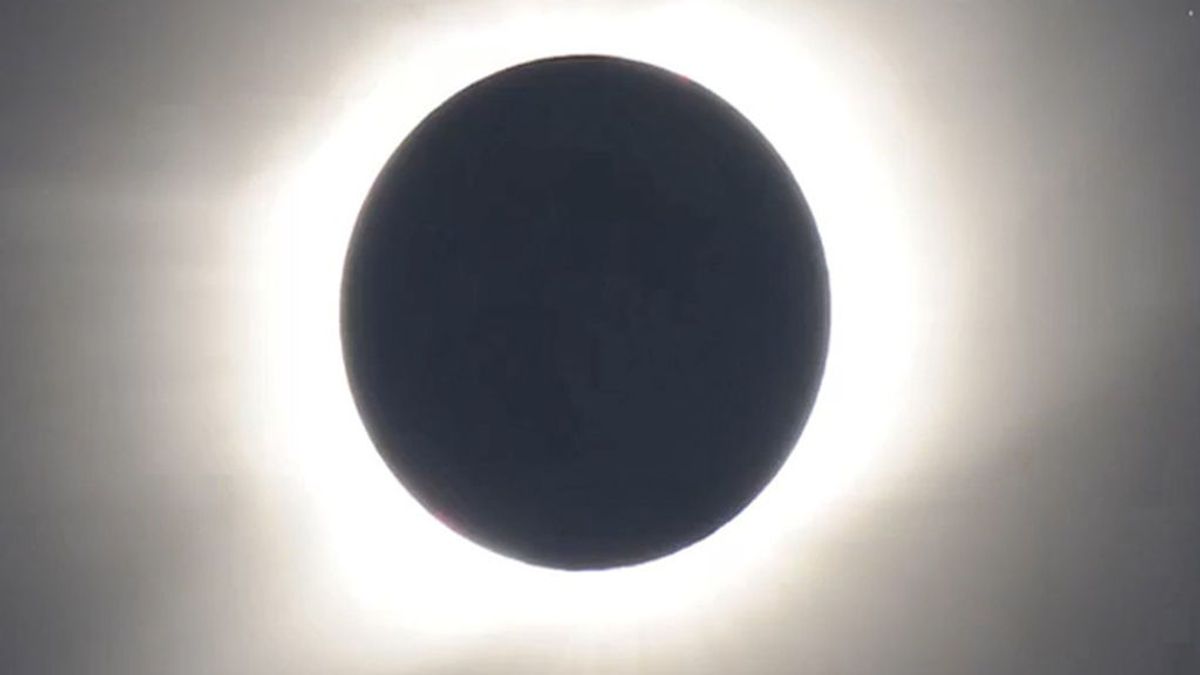 La visualización de un eclipse solar quema ambas retinas oculares de una ciudadana chilena
