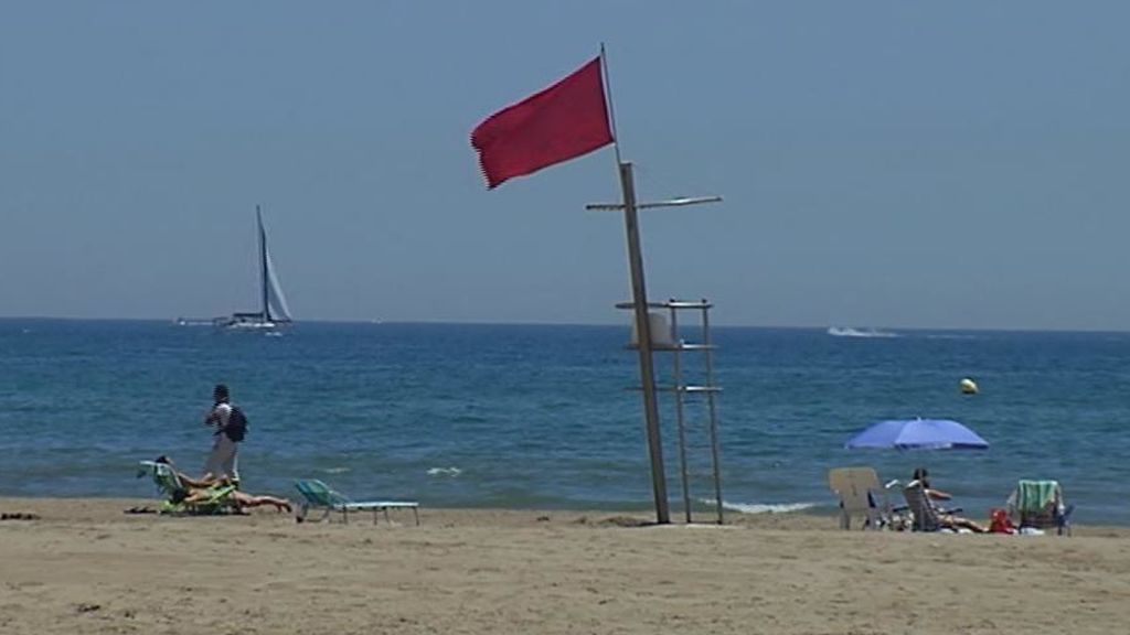 Cierran dos playas valencianas por bacterias fecales en el agua por tercera vez en un mes Cierran dos playas valencianas por bacterias fecales en el agua por tercera vez en un mes