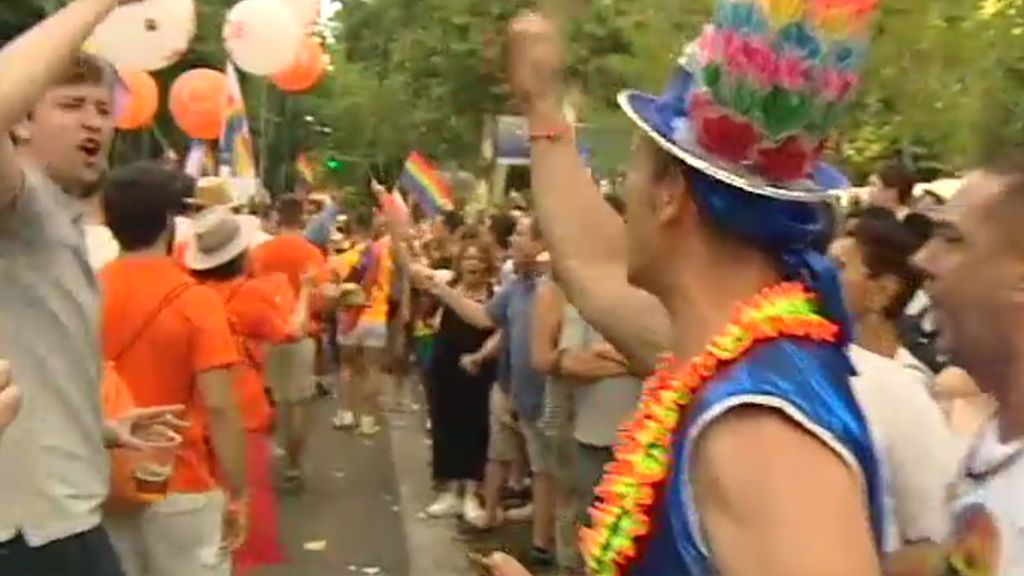 Políticos de Ciudadanos desfilan en la marcha del 'Orgullo Gay' entre insultos y abucheos de varios asistentes