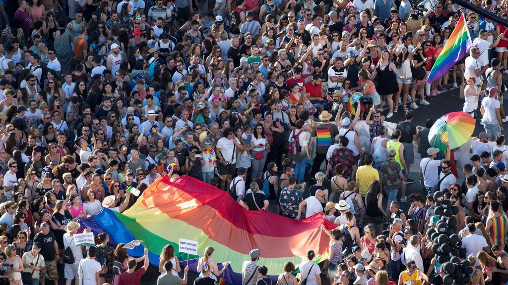 Un millon y medio de personas desfilan en Madrid en el día del Orgullo gay