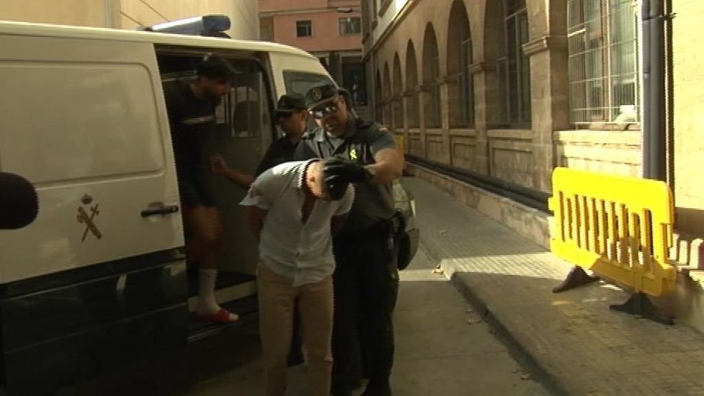 Pasan disposición judicial los turistas alemanes detenidos por una presunta agresión sexual en grupo en Mallorca Pasan disposición judicial los turistas alemanes detenidos por una presunta agresión sexual en grupo en Mallorca