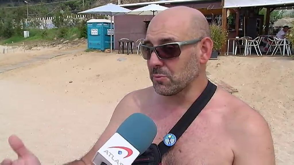 Cientos de personas se unen por el nudismo en Arenas de Mar