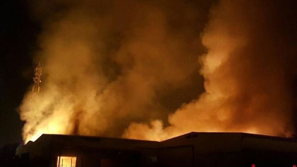 Activado el plan de emergencias químicas por un incendio en un polígono de Tarragona Activado el plan de emergencias químicas por un incendio en un polígono de Tarragona
