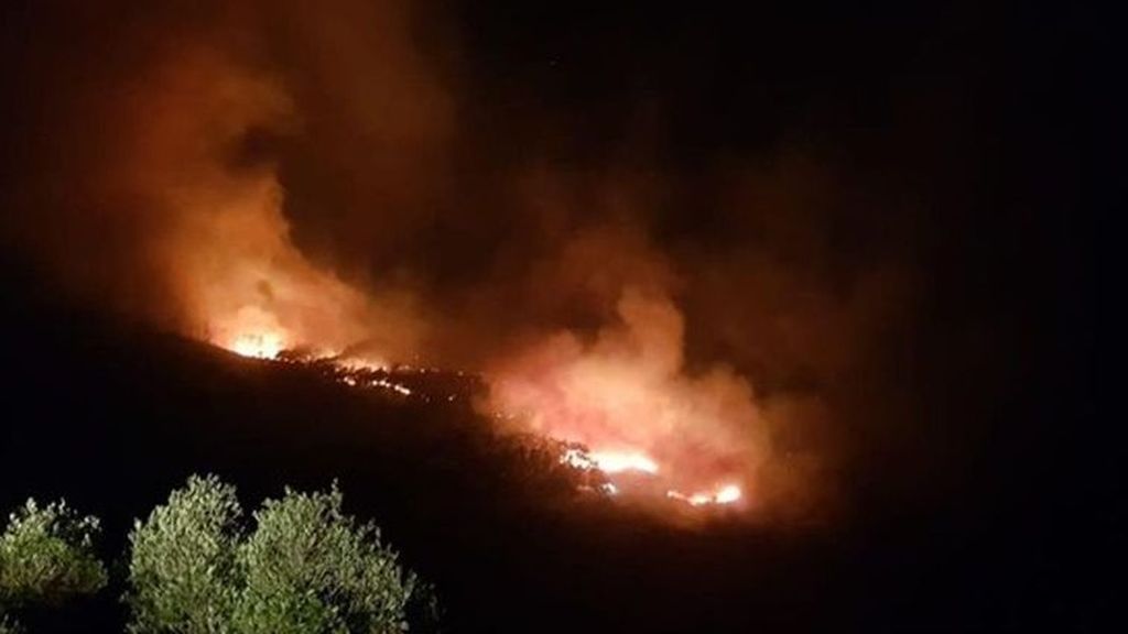 Un grave incendio, ya controlado, obliga a desalojar a 50 personas en Ceuta