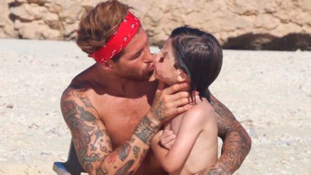 Sergio Ramos, aplaudido y criticado por dos gestos diferentes con su boca Sergio Ramos, aplaudido y criticado por dos gestos diferentes con su boca