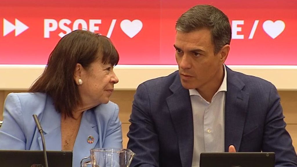 Pedro Sánchez y Cristina Narbona en la ejecutiva del PSOE Pedro Sánchez y Cristina Narbona en la ejecutiva del PSOE