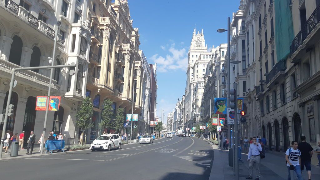 La Gran Vía desierta el día que vuelven las multas de Madrid Central La Gran Vía desierta el día que vuelven las multas de Madrid Central