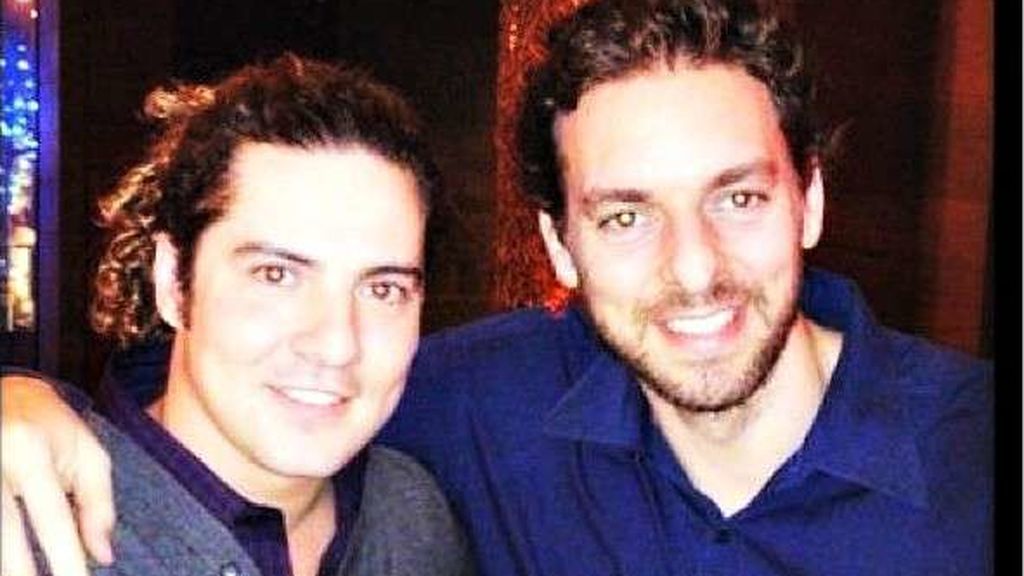Bisbal y Pau Gasol, en una foto antigua del Twitter de @paugasol