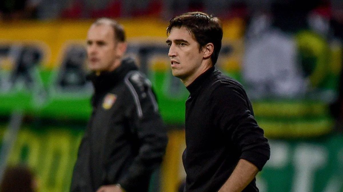 Iraola debutará en los banquillos españoles dirigiendo al Mirandés en su regreso a Segunda División Iraola debutará en los banquillos españoles dirigiendo al Mirandés en su regreso a Segunda División