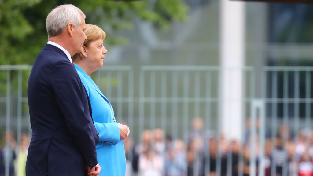 Angela Merkel vuelve a temblar en público por tercera vez en menos de un mes