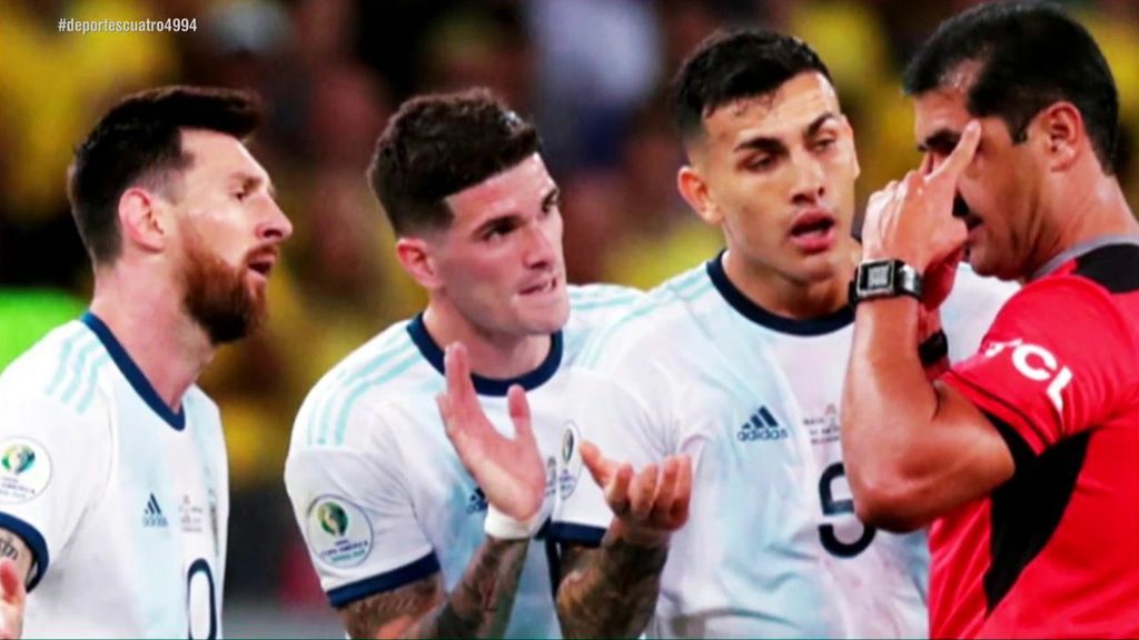 El árbitro del Argentina-Brasil responde a la rajada de Messi: "Se sintió impotente"