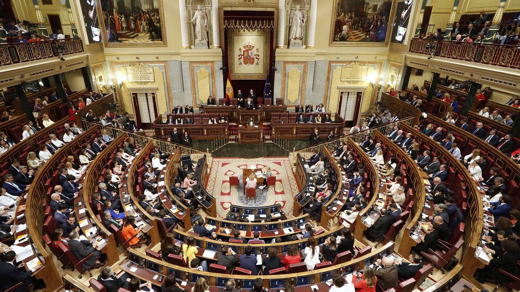 Dirigentes del PSOE piden por carta al PP que se abstenga en la investidura Dirigentes del PSOE piden por carta al PP que se abstenga en la investidura