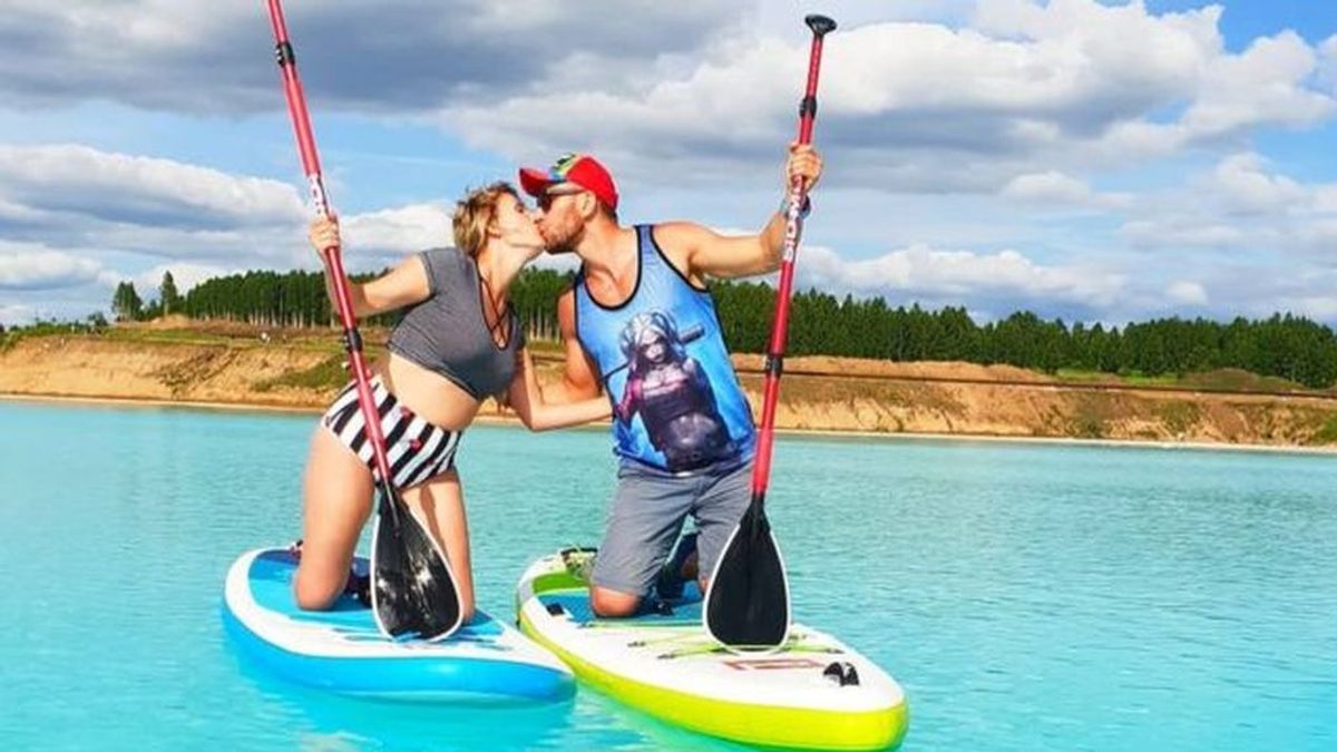 Un lago tóxico en Siberia se llena de turistas ávidos del mejor selfi Un lago tóxico en Siberia se llena de turistas ávidos del mejor selfi