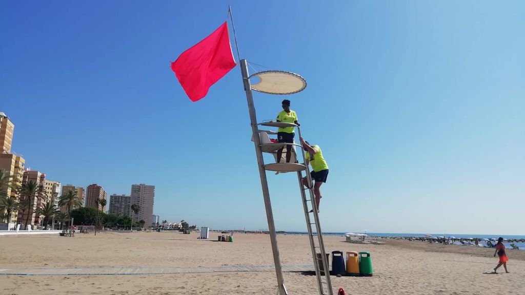 La Generalitat busca el origen de las bacterias fecales que han provocado el cierre de nueve playas valencianas en menos de un mes La Generalitat busca el origen de las bacterias fecales que han provocado el cierre de nueve playas valencianas en menos de un mes