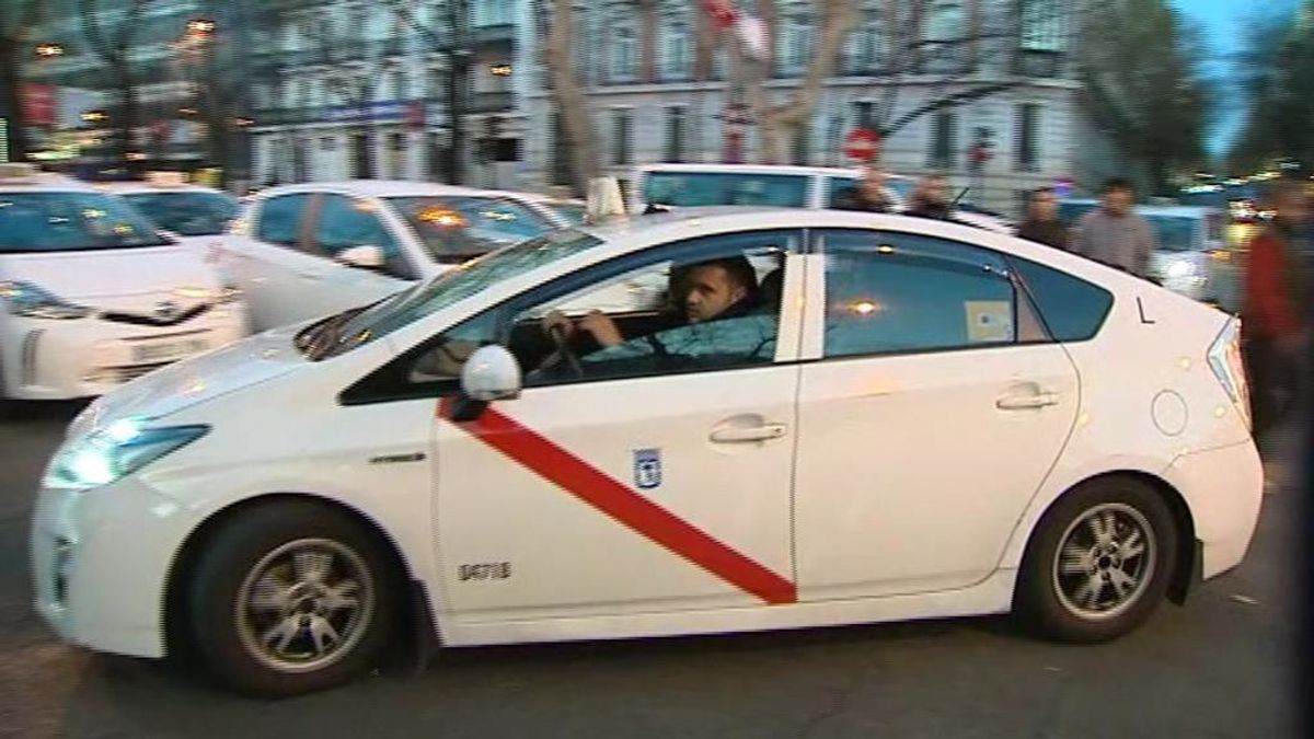 Caballo de Troya en el taxi: Cabify comienza a operar con 110 taxis en Madrid y Valencia