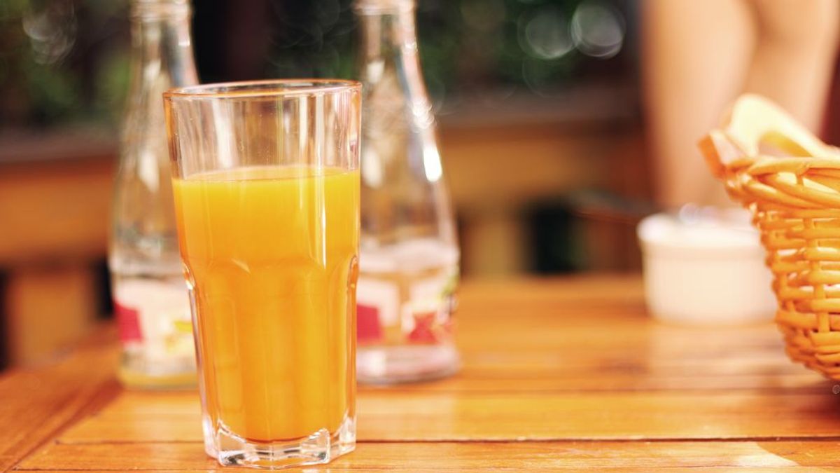 Un pequeño vaso de refresco o zumo natural al día incrementa el riesgo de cáncer Un pequeño vaso de refresco o zumo natural al día incrementa el riesgo de cáncer