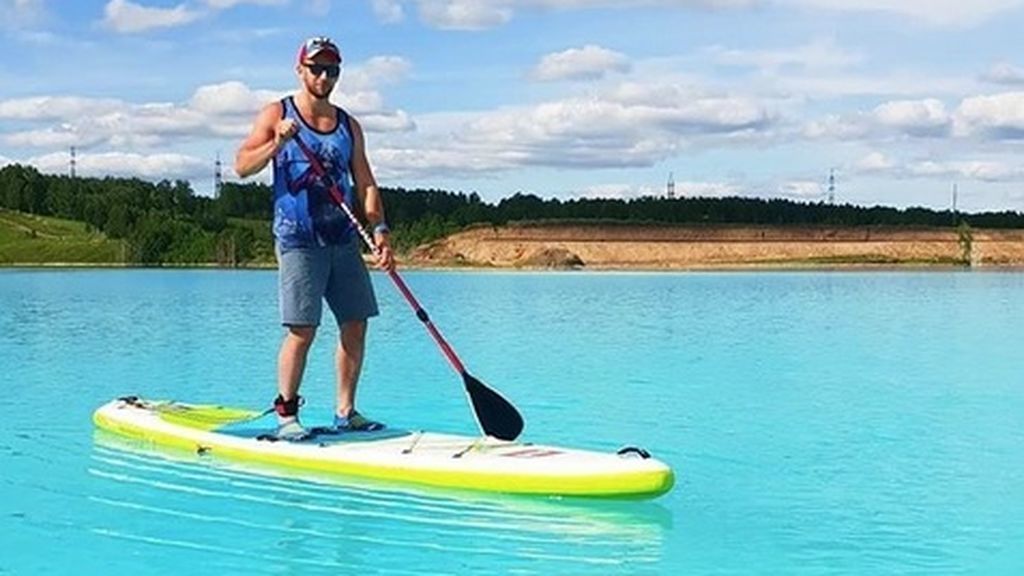El peligroso y tóxico lago ruso que confunde a instagramers