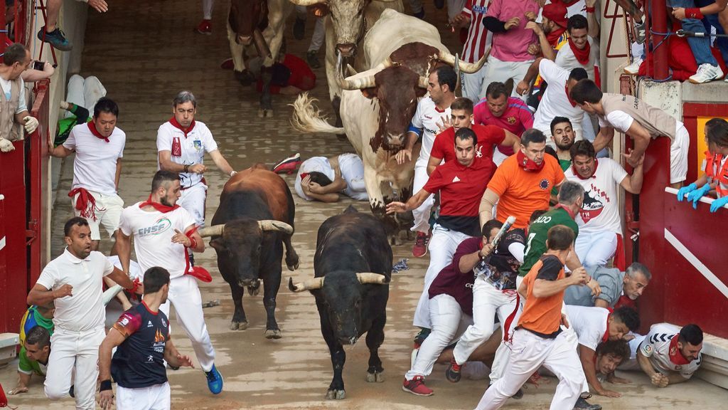 Los toros de Nuñez del Cubillo protagonizan un encierro emocionante y fluido con un corneado