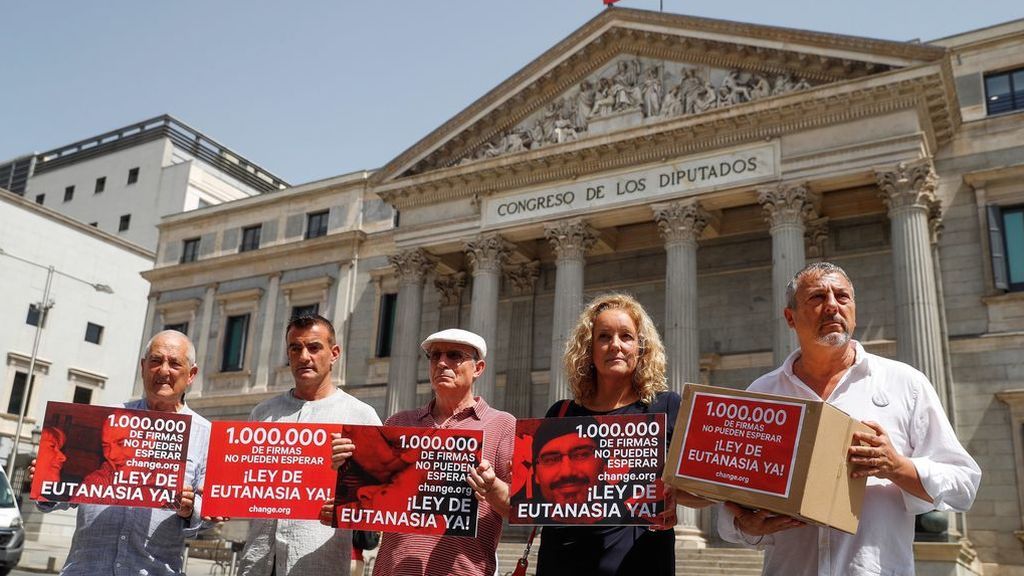 Un millón de firmas para despenalizar la eutanasia: "Hay muchos 'Ángeles' y 'María Josés' por ahí"