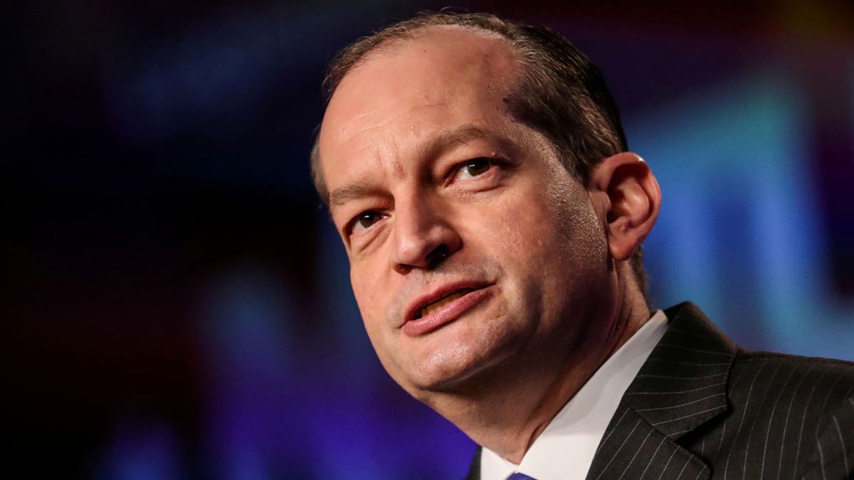 El escándalo sexual de Jeffrey Epstein se lleva por delante al secretario de Empleo Alexander Acosta El escándalo sexual de Jeffrey Epstein se lleva por delante al secretario de Empleo Alexander Acosta