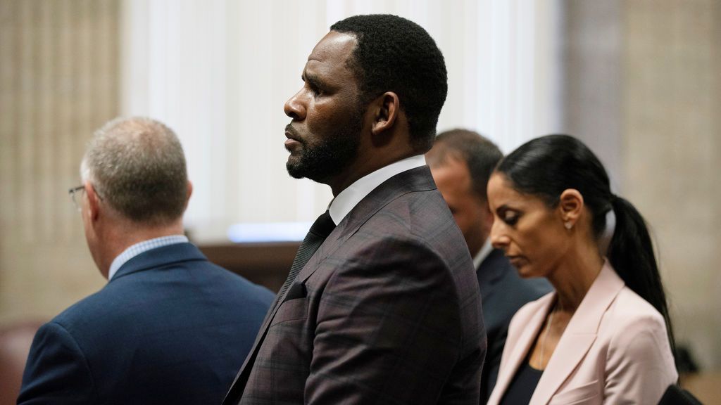 Detienen, otra vez, al cantante R. Kelly por pornografía infantil Detienen, otra vez, al cantante R. Kelly por pornografía infantil