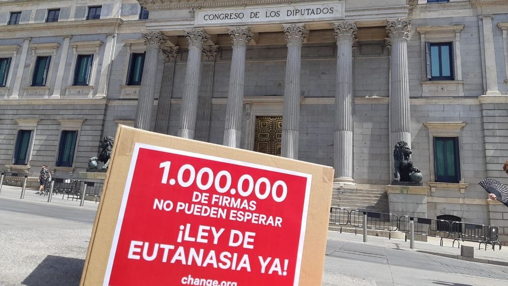 La voz de las familias que piden la despenalización de la eutanasia: 'Yo no quería que muriese, pero tampoco quería verle sufrir' La voz de las familias que piden la despenalización de la eutanasia: 'Yo no quería que muriese, pero tampoco quería verle sufrir'