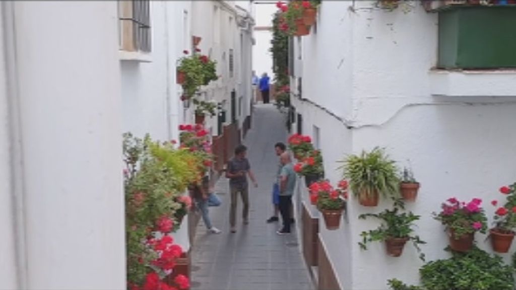 Piropos a los hombres de un pueblo de Granada  para concienciar sobre el acoso callejero