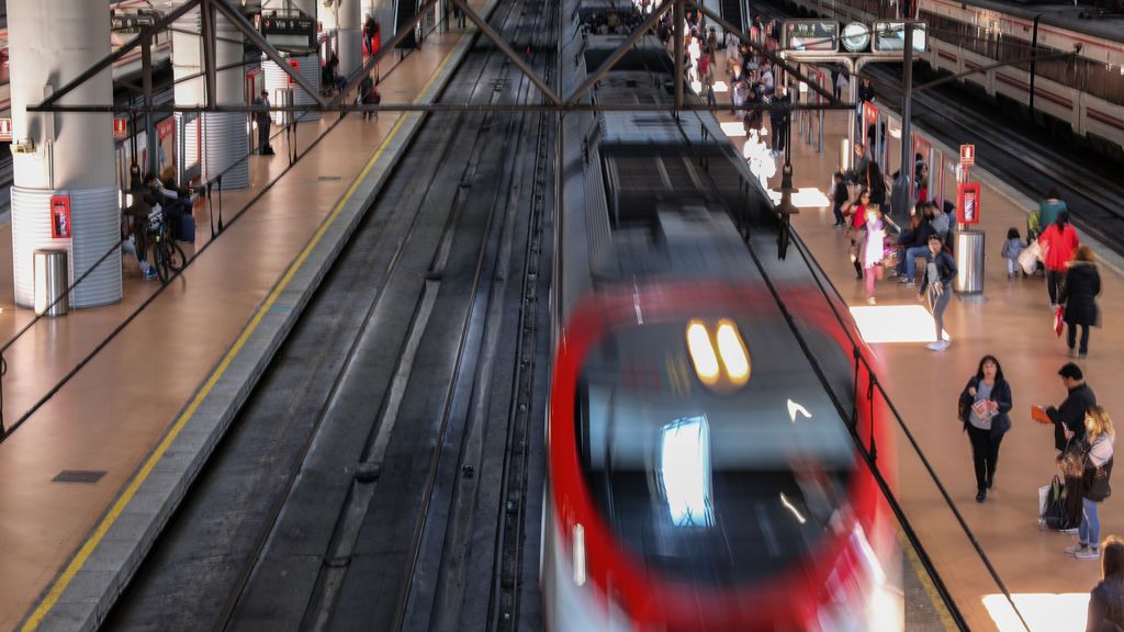 Este lunes entra en vigor la huelga de trenes, coincidiendo con la segunda fase de la 'operación salida' de verano Este lunes entra en vigor la huelga de trenes, coincidiendo con la segunda fase de la 'operación salida' de verano