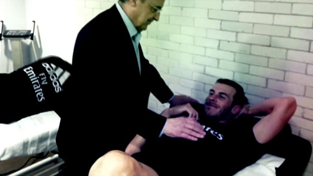 El cariñoso gesto de Florentino Pérez con Gareth Bale en su visita a la plantilla